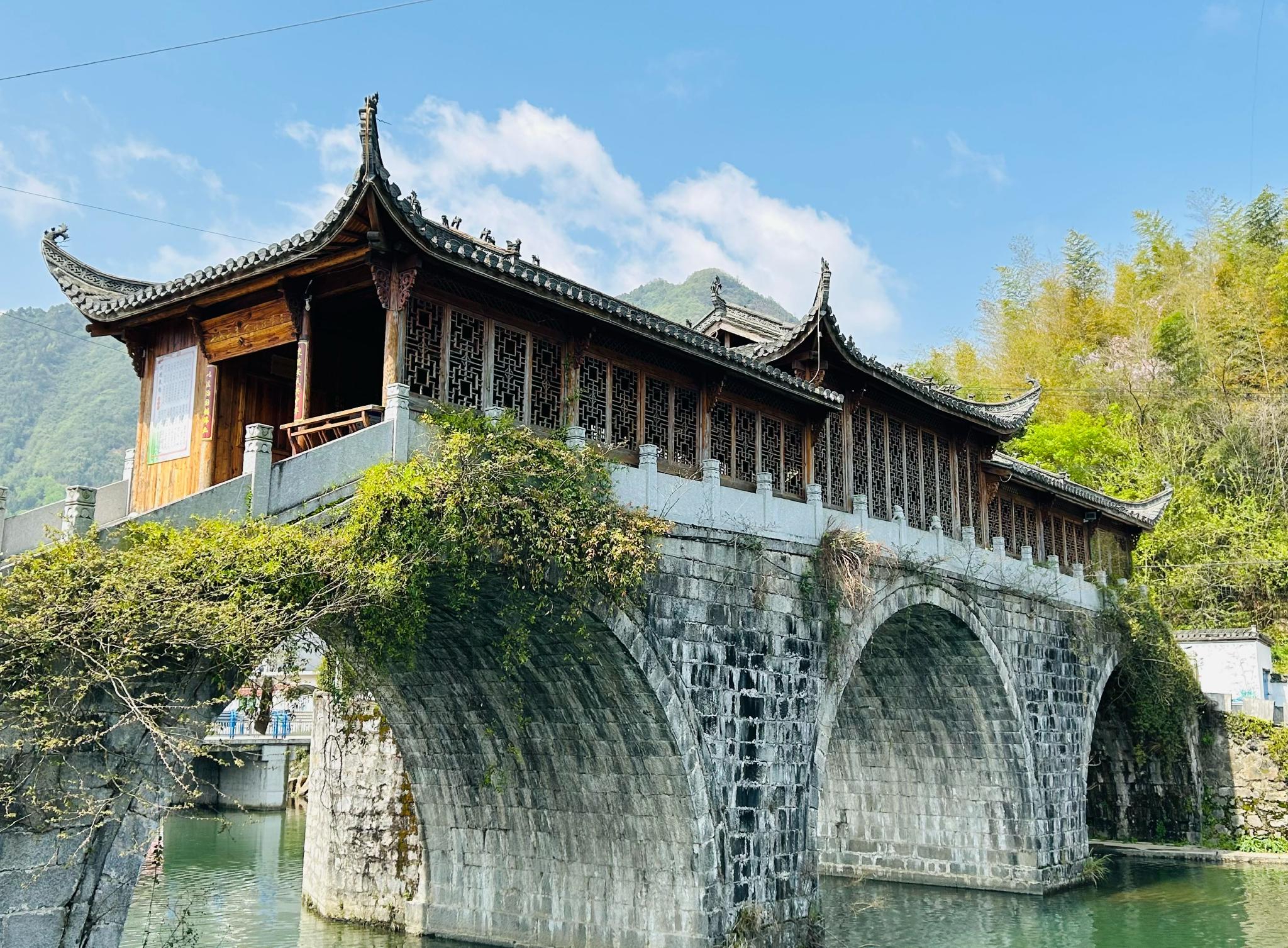 安徽旌德:百年古桥化身百姓"连心桥"__财经头条