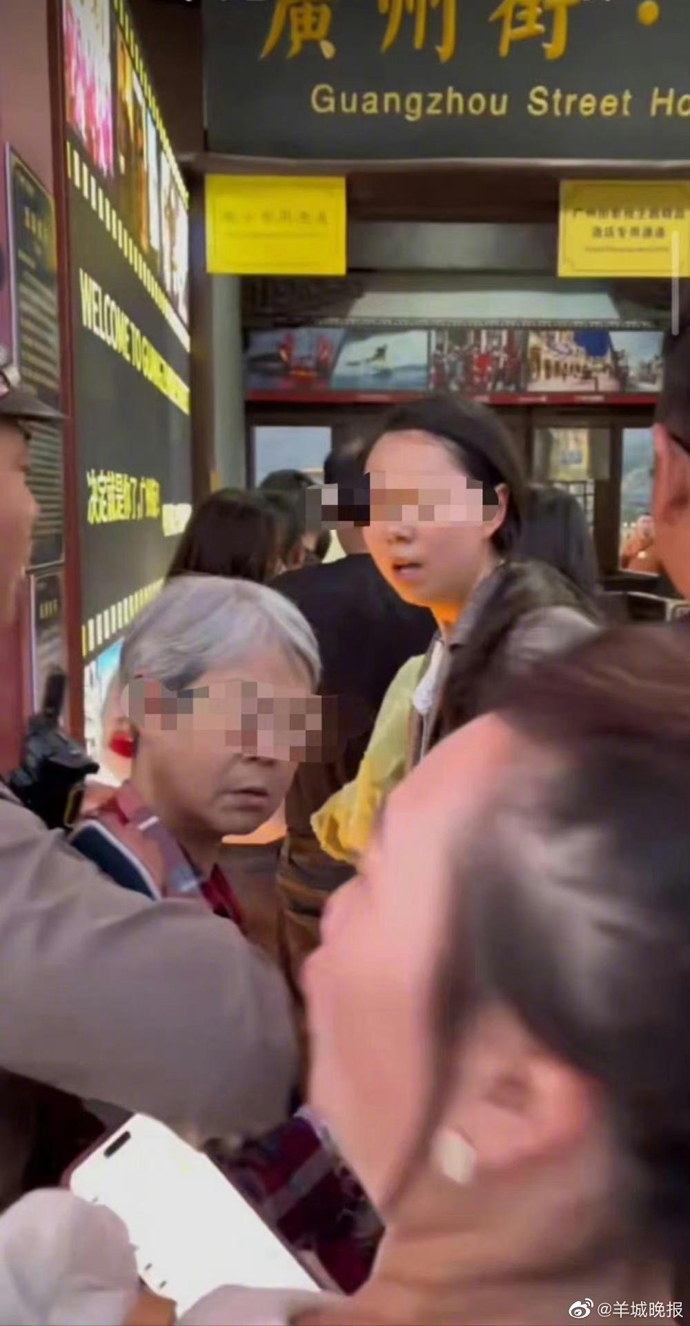 疑似横店插队当事人发文称遭网暴,东阳文旅局:双方都正常游玩未投诉|文旅|东阳_新浪新闻
