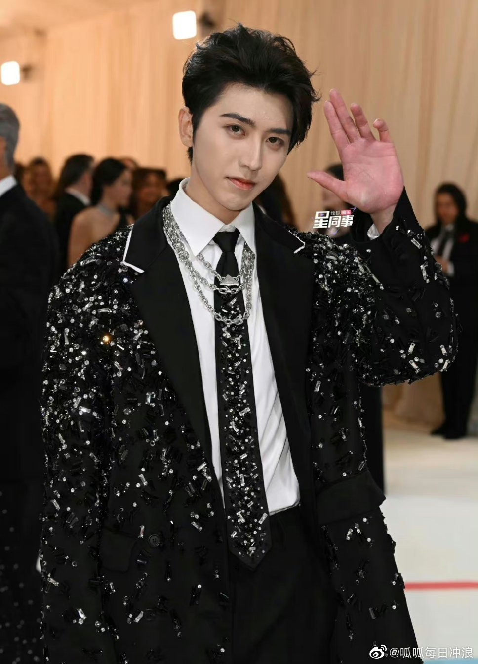 近期活动男明星生图🈶 蔡徐坤、易烊千玺、王一博、肖战……|肖战|易烊千玺|王一博_新浪新闻