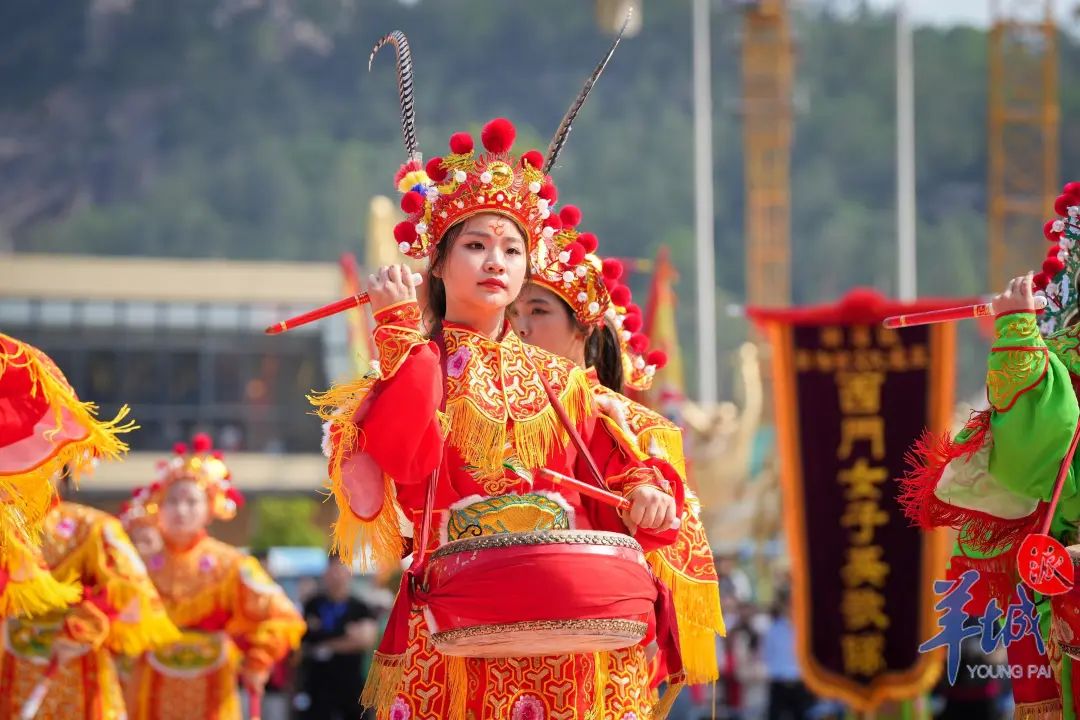 飒爽英姿的英歌队员