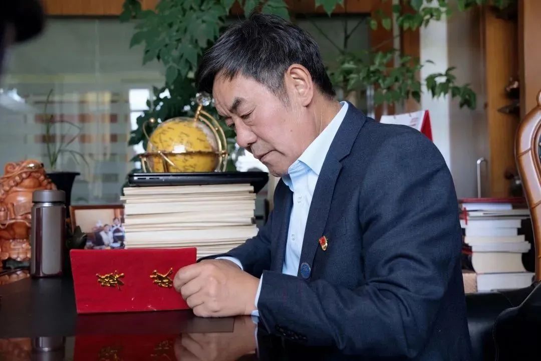 这，是属于他们的“劳动”故事……休闲区蓝鸢梦想 - Www.slyday.coM
