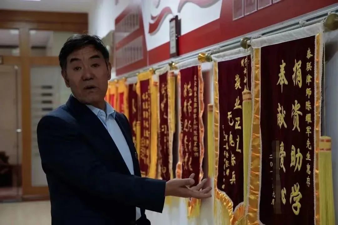 这，是属于他们的“劳动”故事……休闲区蓝鸢梦想 - Www.slyday.coM