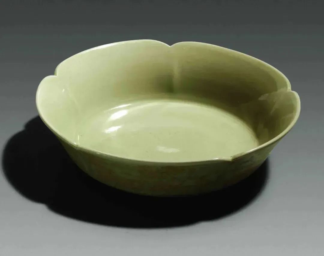 法门寺地宫出土 五瓣葵口凹底深腹秘色瓷碟