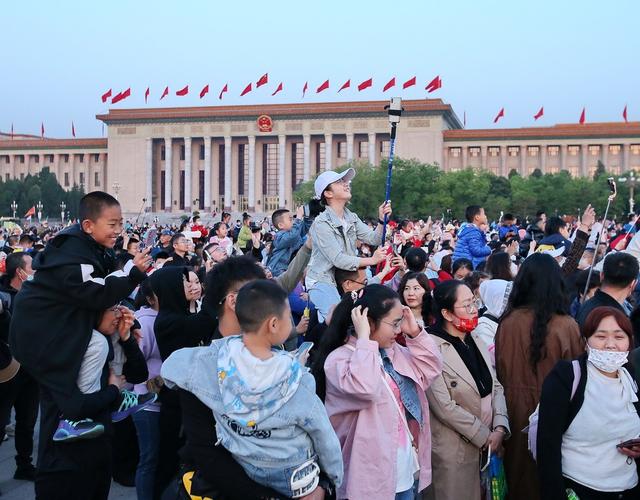 直击五一去哪北京到处人从众外地游客同比增长14倍