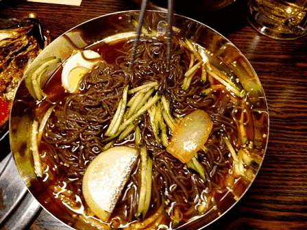 比淄博烧烤更“馋人”！这座美食之城被严重低估了，一定要去尝一尝~休闲区蓝鸢梦想 - Www.slyday.coM