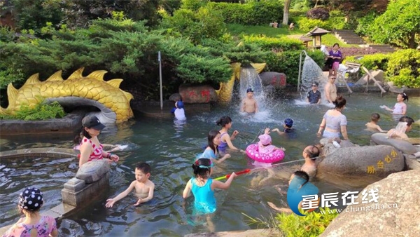 在长沙过五一⑩“冷泡温汤·热戏泉水”，这个“五一”，紫龙湾温泉被评为长沙最适宜出游地之一休闲区蓝鸢梦想 - Www.slyday.coM