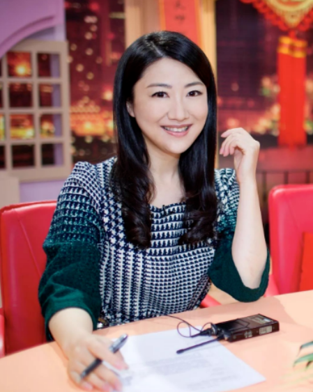 上海台美女主持,丈夫出轨离婚只分10万,用一招让他损失20亿|王微|杨蕾|离婚_新浪新闻