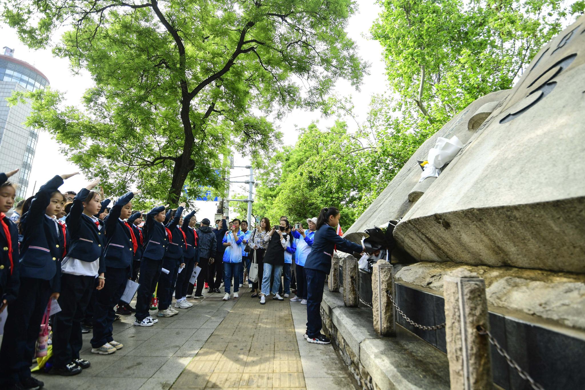 济南群众纪念“五三惨案”休闲区蓝鸢梦想 - Www.slyday.coM