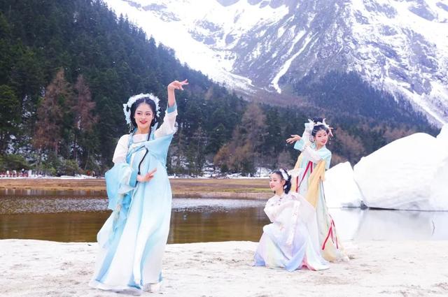 国风+山水，毕棚沟这个五一假期太绝啦！休闲区蓝鸢梦想 - Www.slyday.coM
