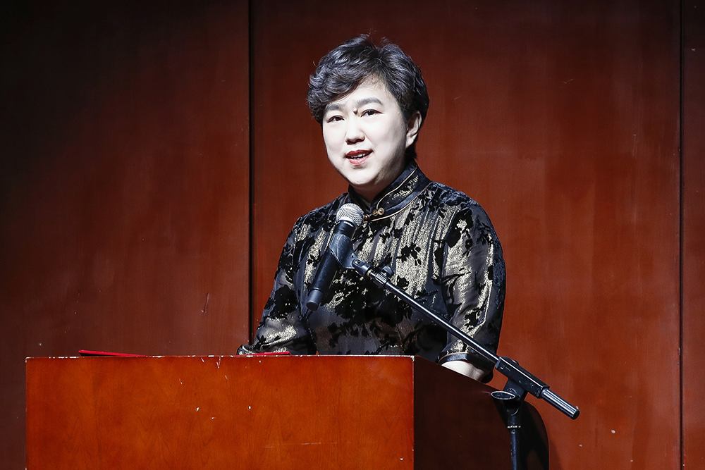 中国评剧院党委书记,董事长齐红致辞