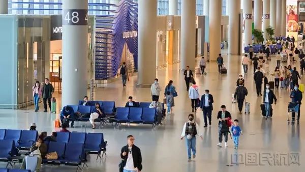 上海机场提前制定大客流保障预案，迎接“五一”高峰（上海机场供图）