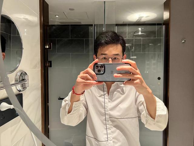 "严肃的虾米"去天津参加综艺时的自拍. 受访者供图