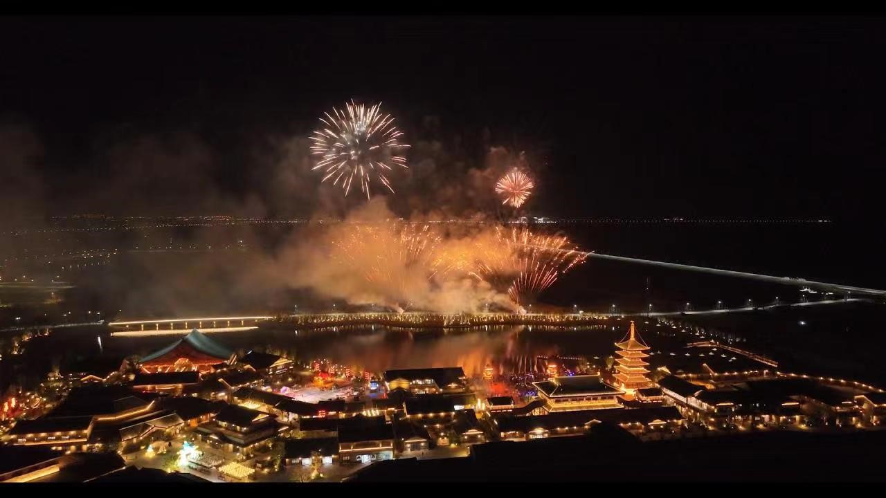 启唐城沉浸式乐园烟花夜景&nbsp; 实景