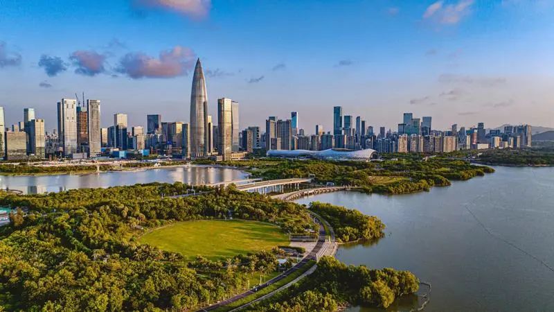 航拍南山区深圳湾公园日出风光