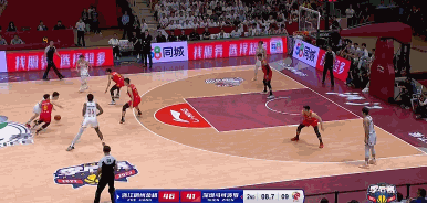程帅澎上半场最后8秒命中三分。