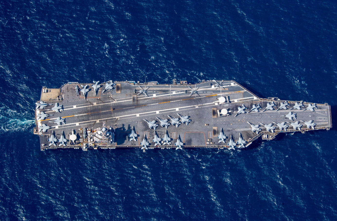 美最新锐航母福特号离港部署
