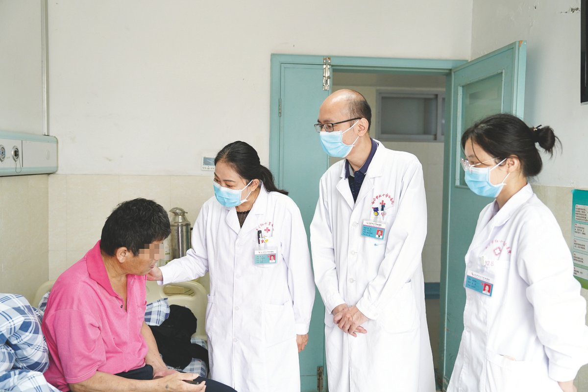 &nbsp;&nbsp;&nbsp;&nbsp;南宁市红十字会医院内科四病区医生联合骨科