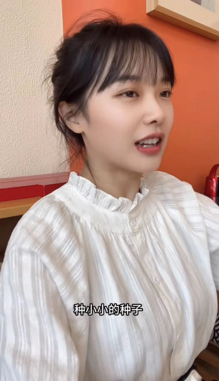 “挖呀挖”黄老师被扒个底朝天：是网红歌手，好友为其澄清遭打脸