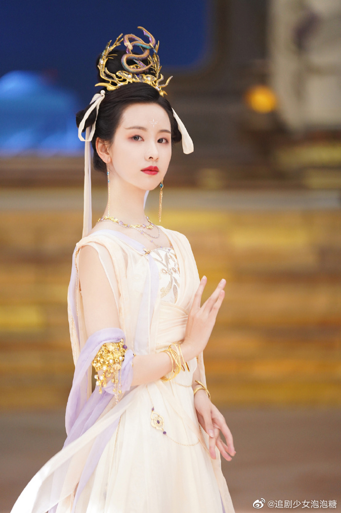 陈都灵《长月烬明》圣女天欢花絮照来了……|陈都灵|花絮|圣女_新浪新闻