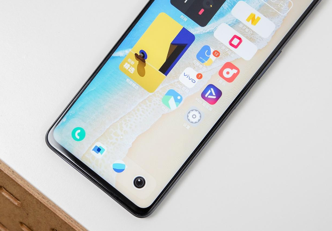 性能方面,vivoy77搭载了天玑930芯片,这颗芯片采用了6nm制程工艺,这是