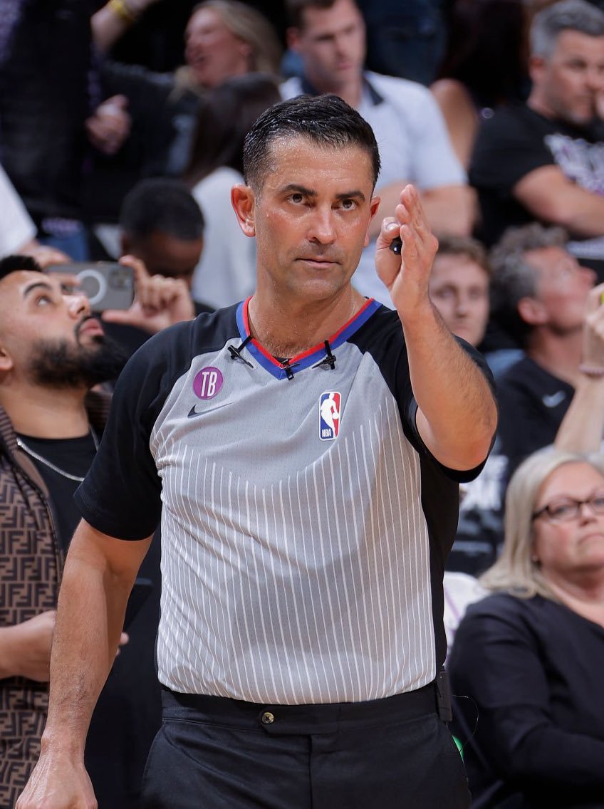 今天两场比赛的主裁 斯科特福斯特 扎克扎尔巴|福斯特|扎尔|扎克_新浪