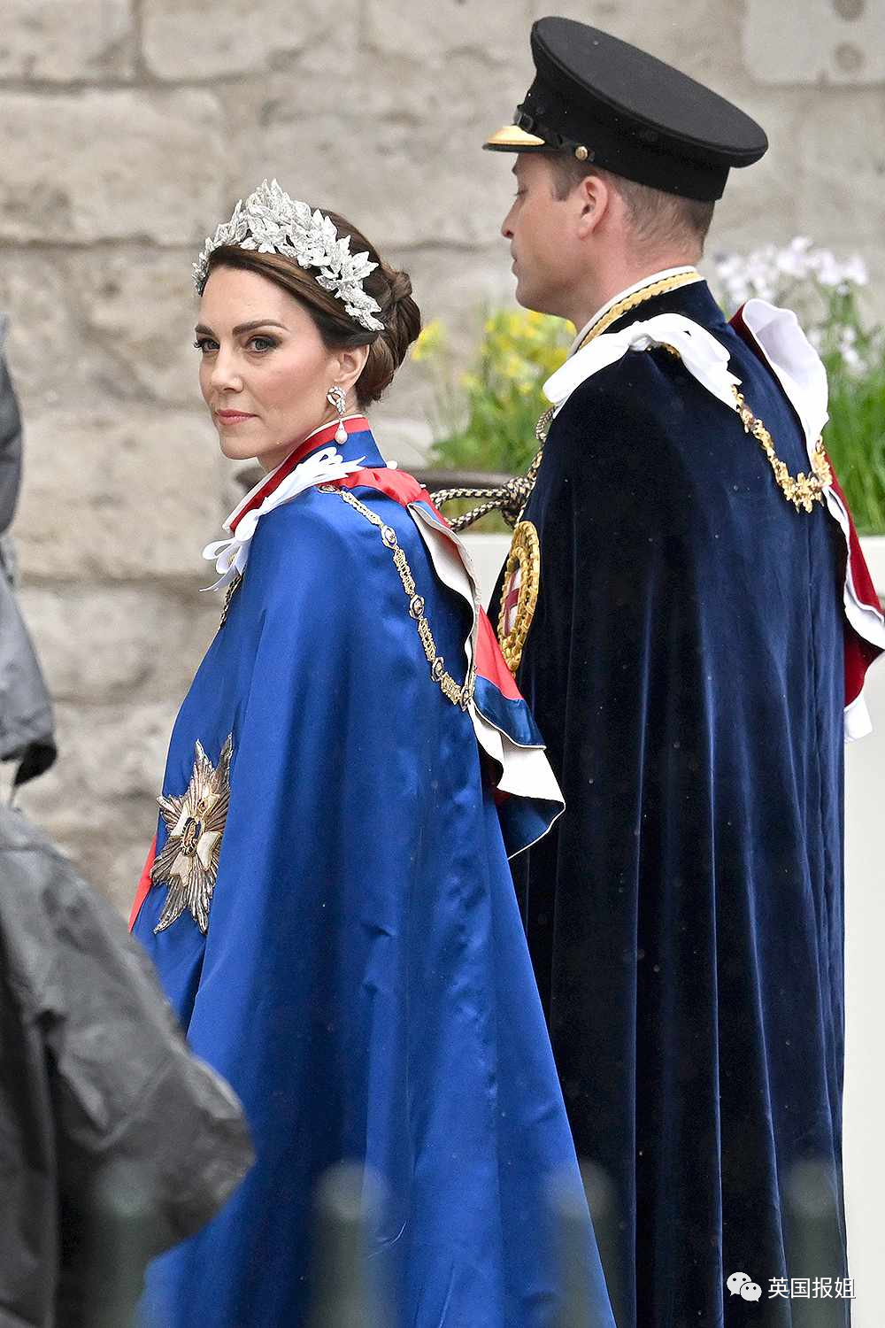 70年太子终于加冕成英国国王卡米拉封后笑开花夏洛特公主美翻全网女王