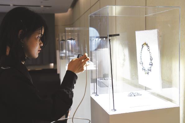 2023钻石珠宝文化节在正大广场启动 本报记者 徐程 摄