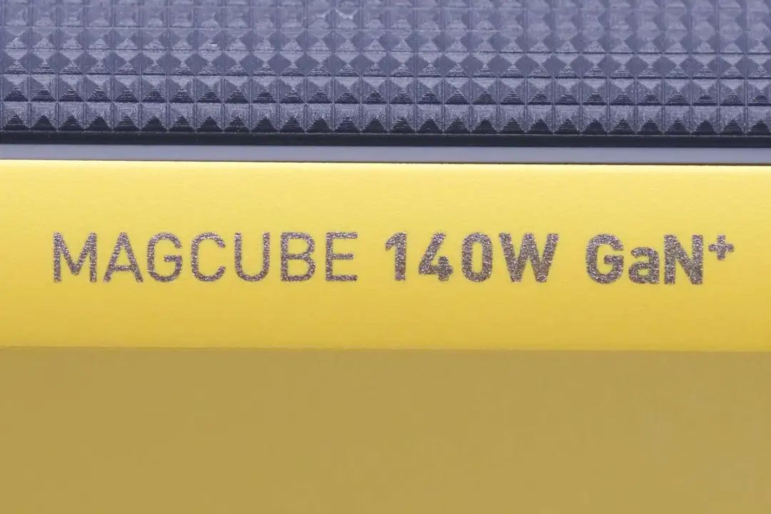 拆解报告：Aohi MAGCUBE 140W 2C1A氮化镓充电器