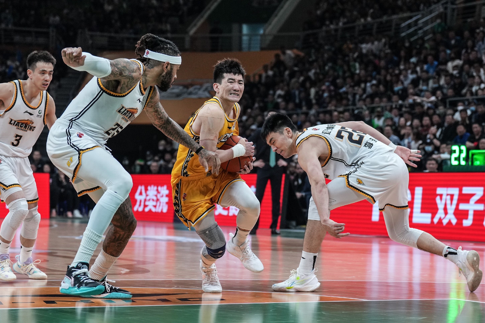 追光|28年未遇的四强赛 不容错过的cba总决赛|浙江队|潘昱龙|追光