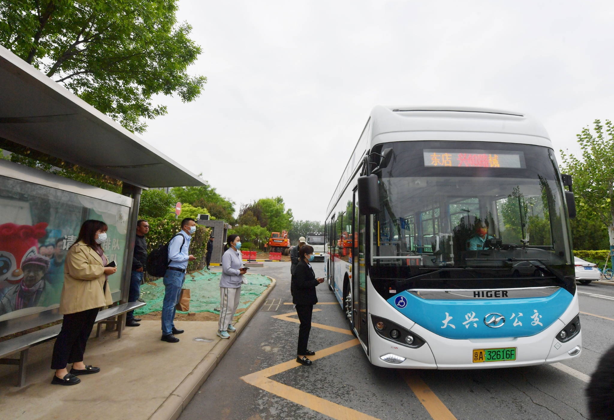 随着这10辆氢燃料电池公交车"上岗",大兴区公交行业也正式迈入氢能源