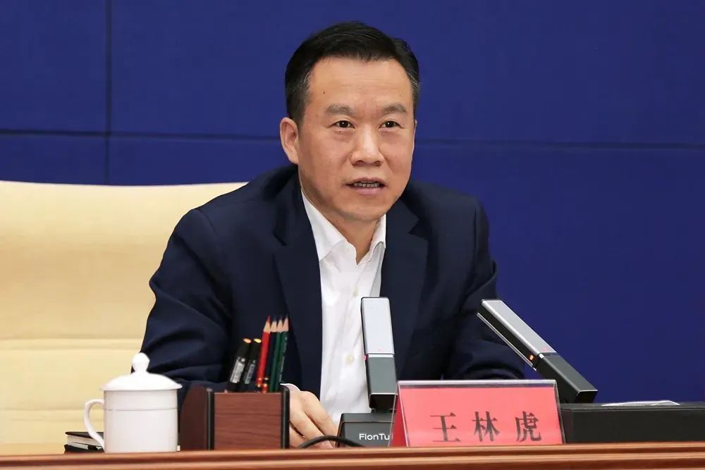 据《青海日报》6日消息,近日,青海省政府党组书记,省长吴晓军主持召开