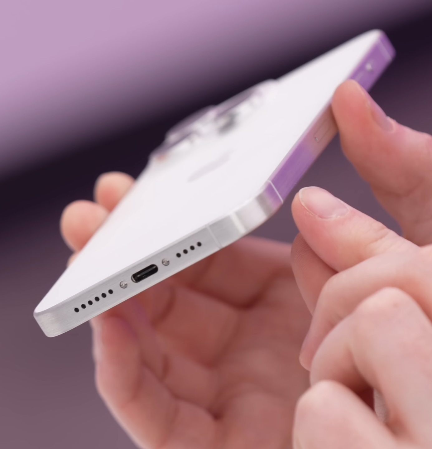 Unbox Therapy iPhone 15 Pro Max 