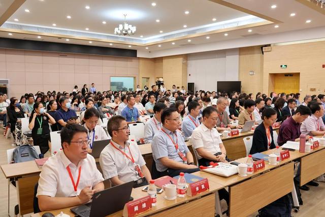 打造世界教育科学高地，一流教育学科建设研讨会暨第一届教育学学术成果双年展在珠海开幕(教育部一流学科建设点)