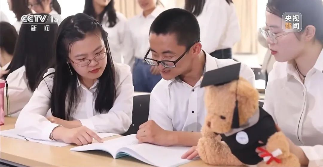 高考262分、旁听12年！(2021年229分能上什么大学)