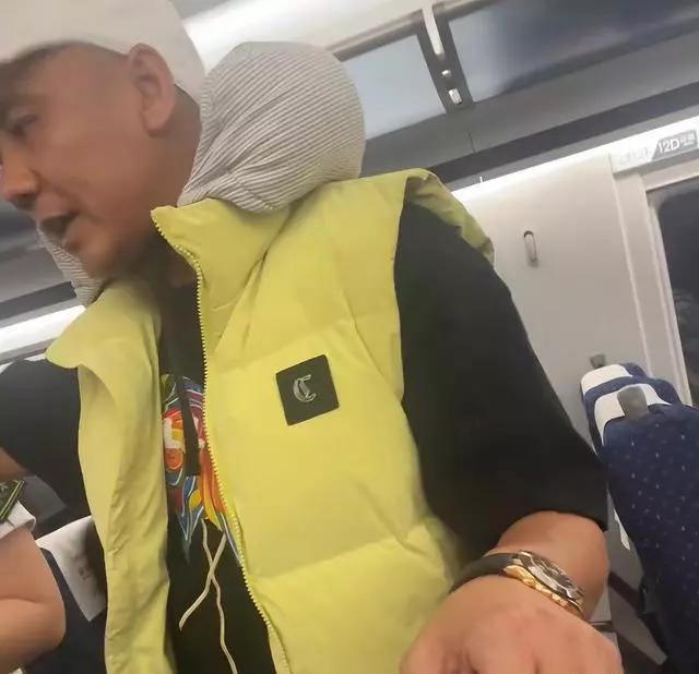 高铁被掌掴女孩后续：判互殴，各行政处罚200元，施暴者不痛不痒休闲区蓝鸢梦想 - Www.slyday.coM