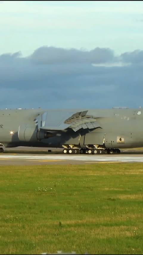 c5银河运输机仍然是目前最大的运输机也是佬美空军的象征之一