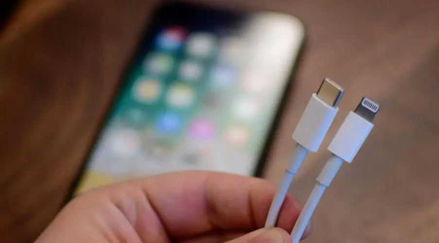 欧盟警告苹果限制充电速度将禁售，iPhone 15/Pro、iPhone 16/Pro系列手机面临抉择