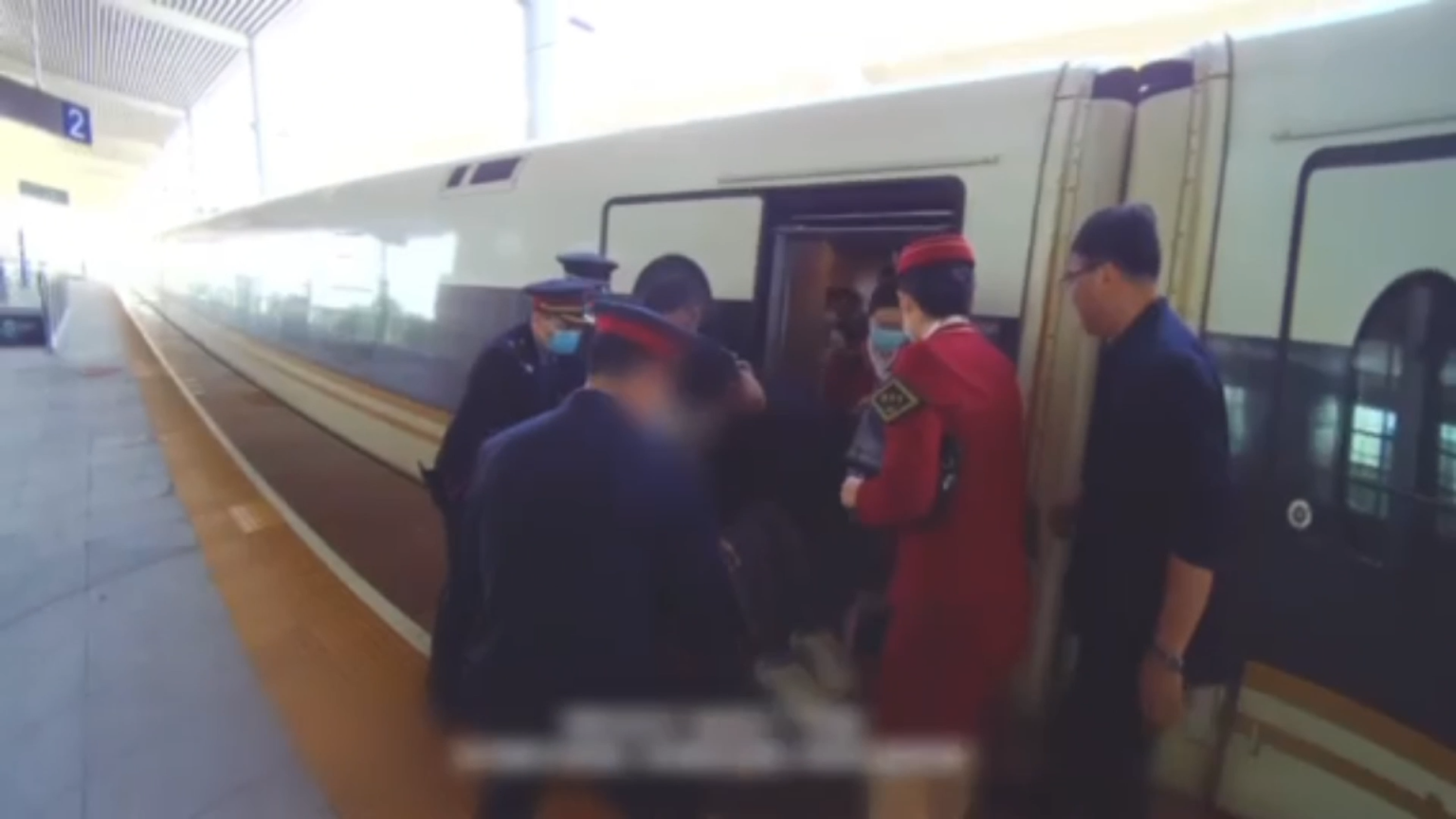 为救乘客,北京西开往重庆北这趟高铁临停两分钟__财经头条
