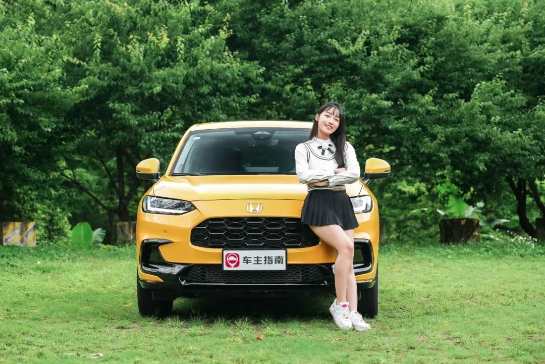 95后,美女模特,为何钟情一台本田?-新浪汽车