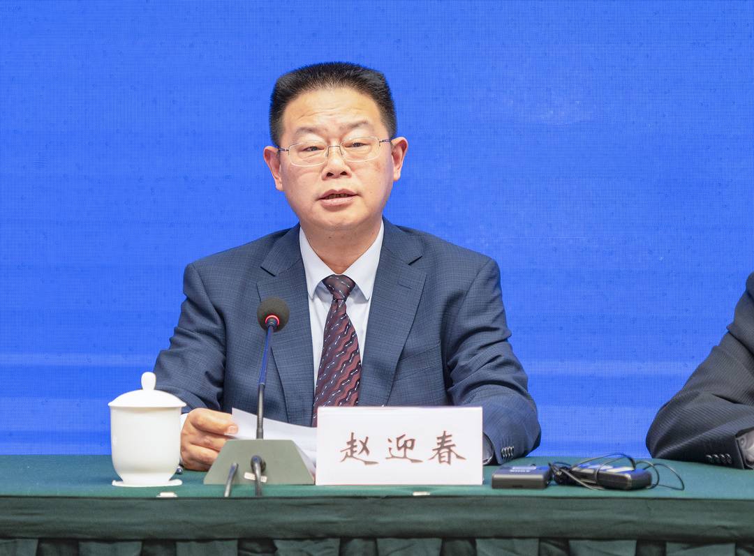 "乐山市委常委,市政府常务副市长赵迎春介绍,乐山做强做大晶硅光伏