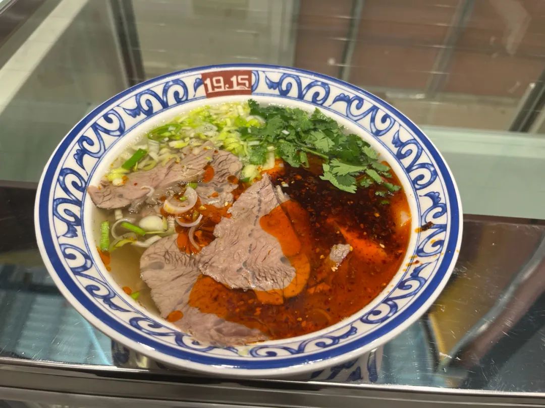 兰州牛肉面拉到迪拜,在异国他乡还原这碗面__财经头条