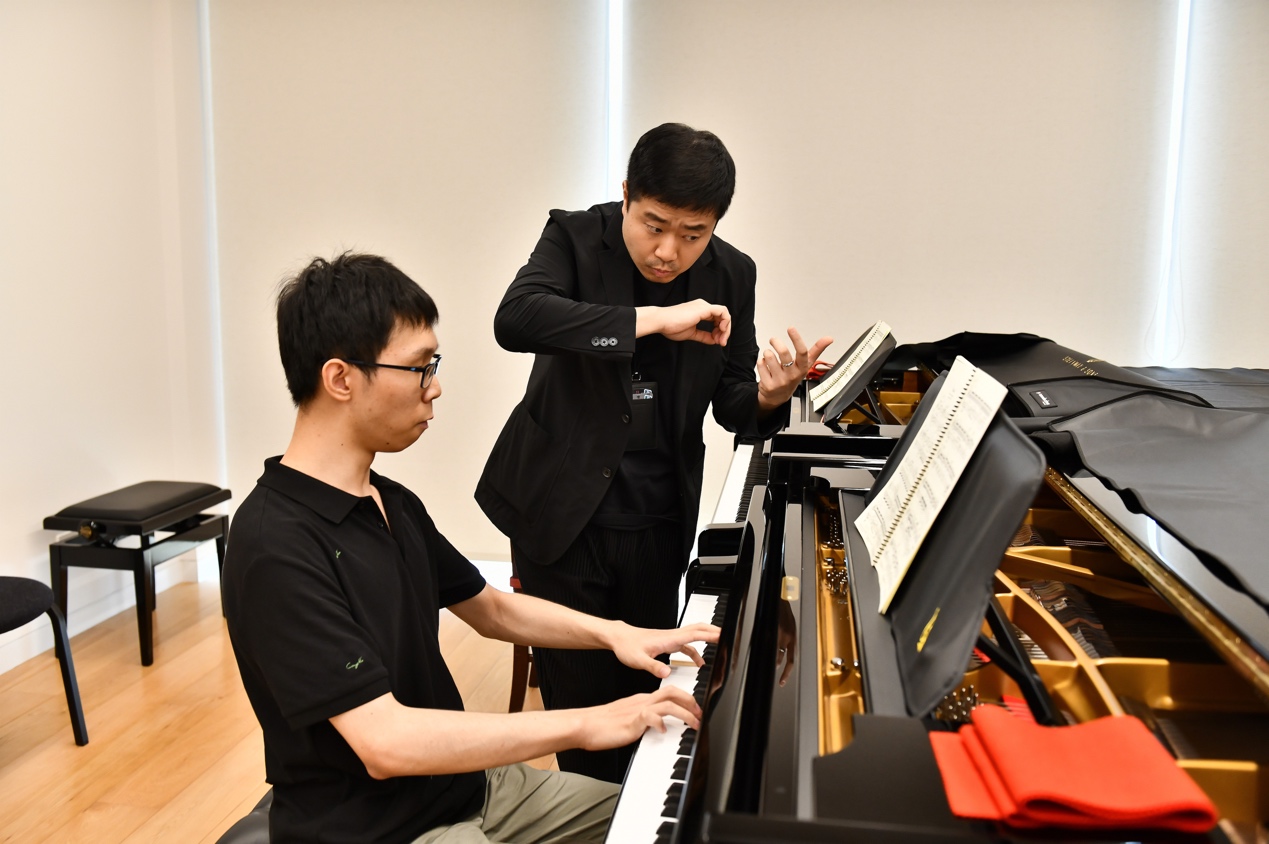 王笑寒在天津茱莉亚学院上课.