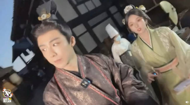 刘宇宁 刘宇宁今日折腰剧组探班视频来啦！|周诗雨|直播|摩登兄弟|口条|化身_新浪新闻