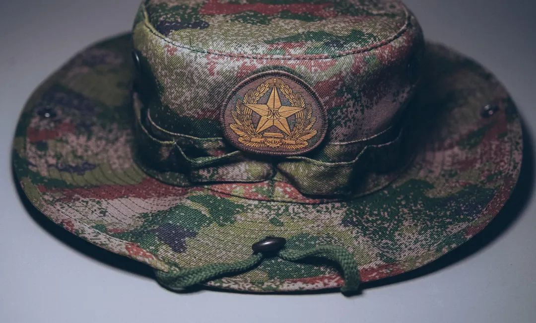 多图|部队配发的新军帽亮相|武警_新浪财经_新浪网