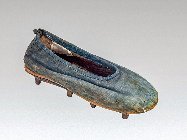 高秀英过雪山穿的防滑钉鞋 | 红色文物中的长征|长征_新浪新闻