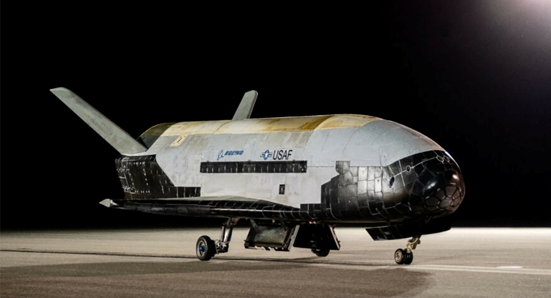 返回地球的X-37B。