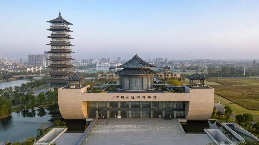 位于扬州三湾古运河畔的中国大运河博物馆.(图片来源:视觉中 ))