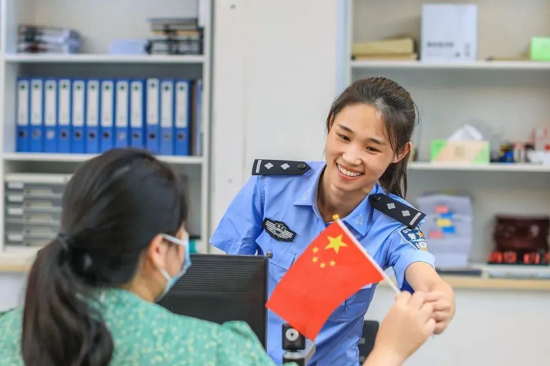 冲上热搜！女子朋友圈官宣结婚，民警：赶紧分手！休闲区蓝鸢梦想 - Www.slyday.coM