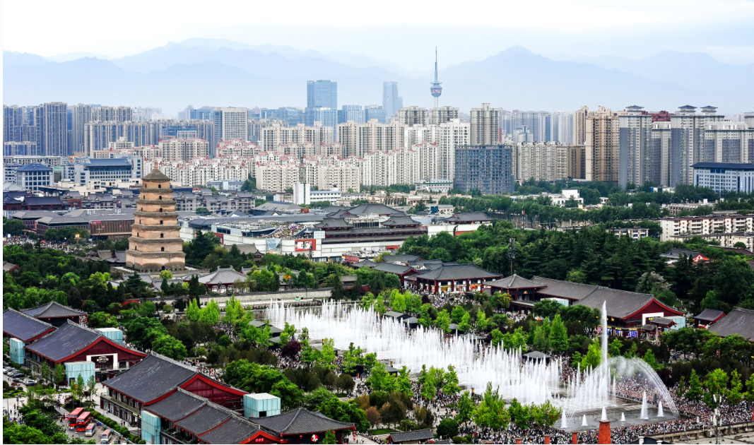 西安大雁塔及周边城市景色(5月1日摄).新华社发(邹竞一摄)