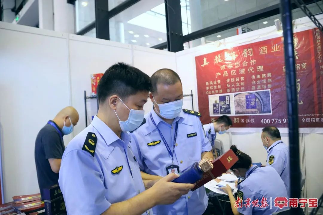 白酒外观酷似真龙香烟包装,南宁市市场监管局判定→|南宁市_新浪财经